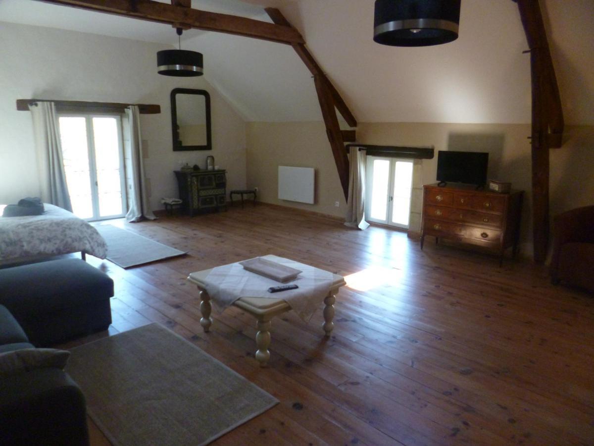 Le Moulin De Cors Bed and Breakfast Oulches Exteriör bild