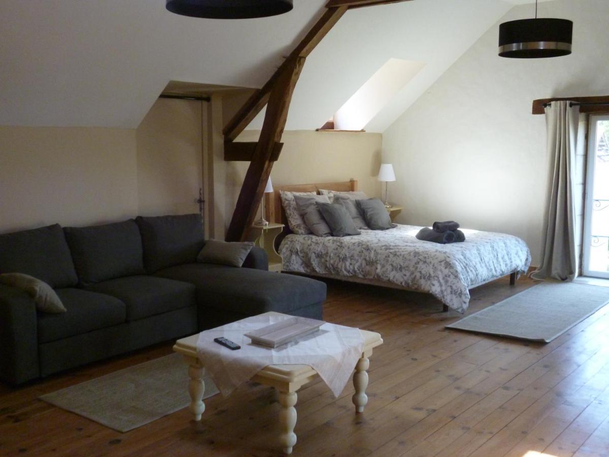 Le Moulin De Cors Bed and Breakfast Oulches Exteriör bild