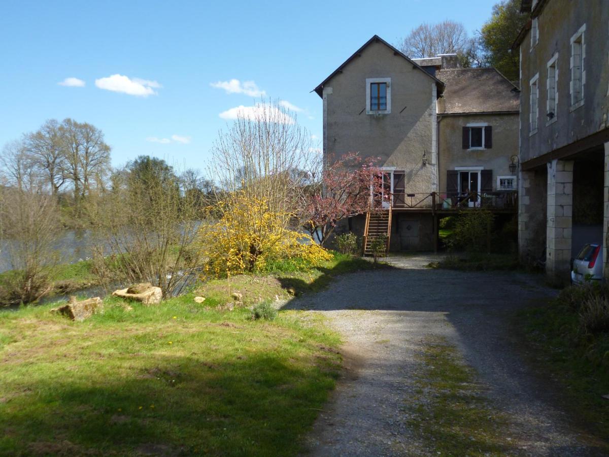 Le Moulin De Cors Bed and Breakfast Oulches Exteriör bild