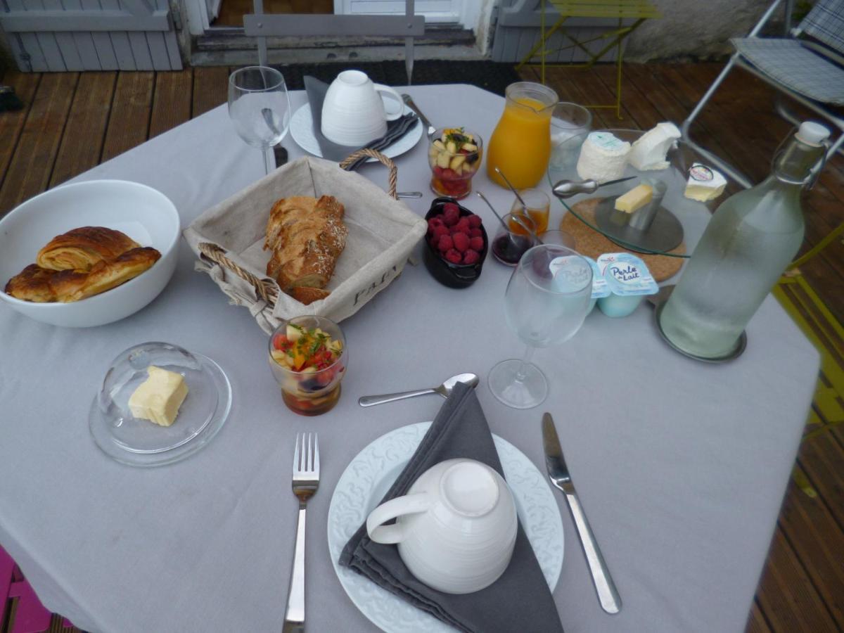 Le Moulin De Cors Bed and Breakfast Oulches Exteriör bild