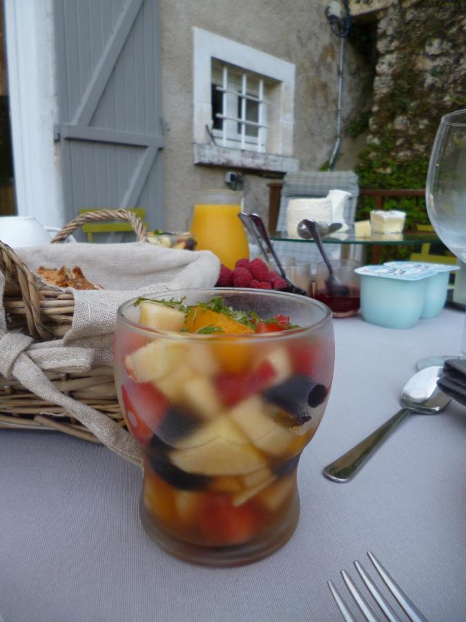 Le Moulin De Cors Bed and Breakfast Oulches Exteriör bild