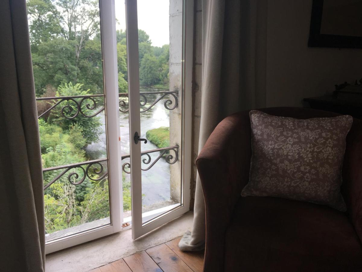 Le Moulin De Cors Bed and Breakfast Oulches Exteriör bild
