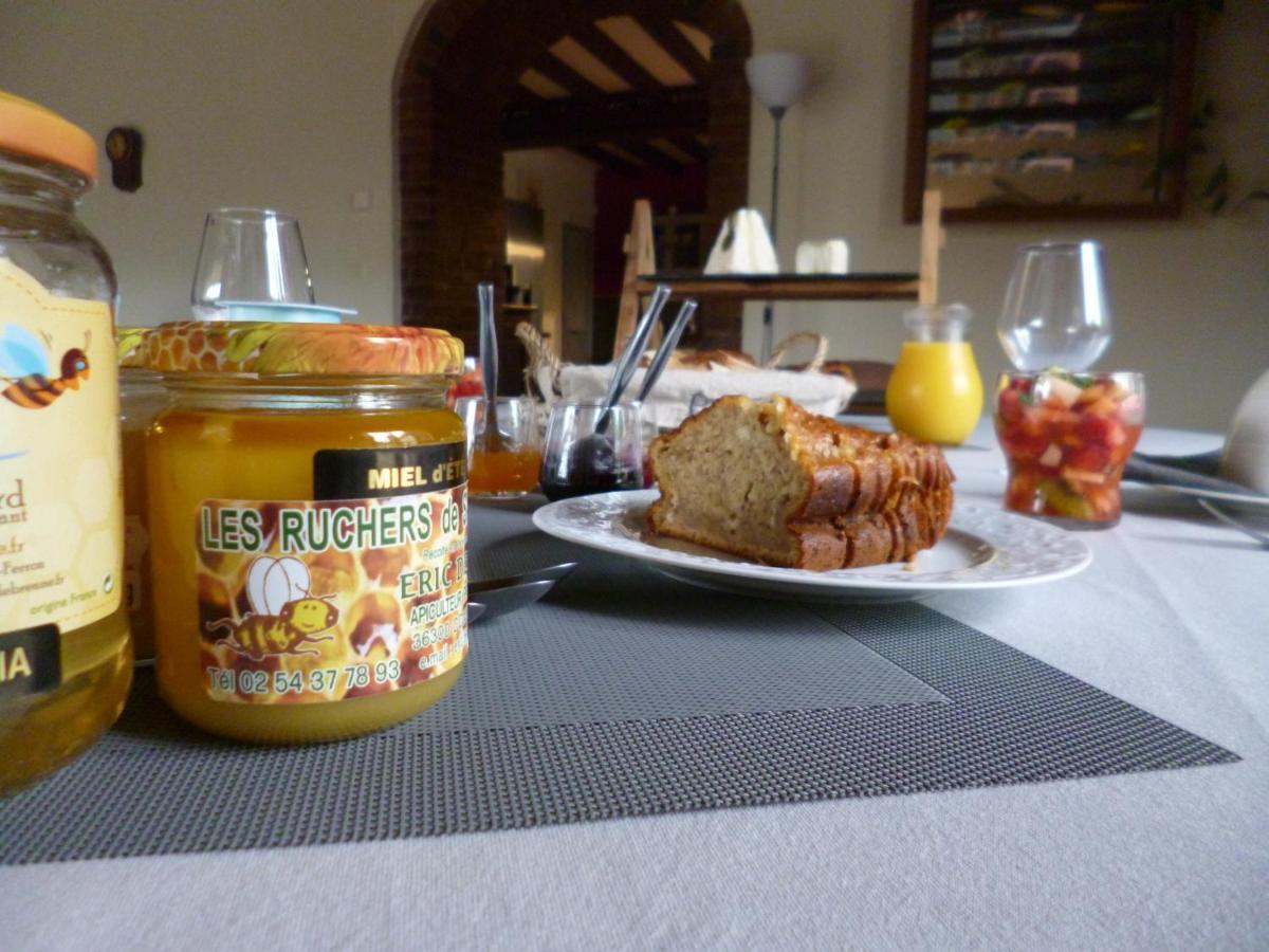 Le Moulin De Cors Bed and Breakfast Oulches Exteriör bild