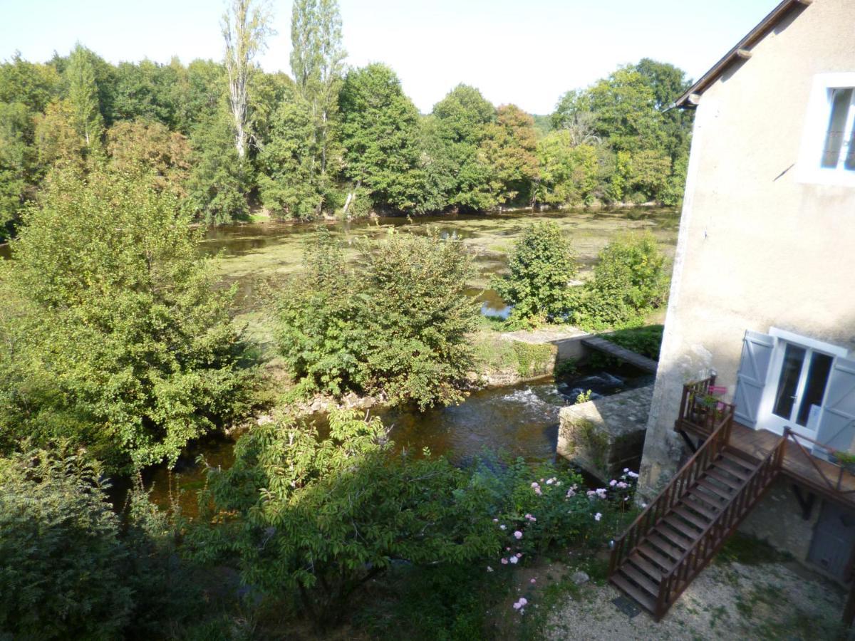 Le Moulin De Cors Bed and Breakfast Oulches Exteriör bild