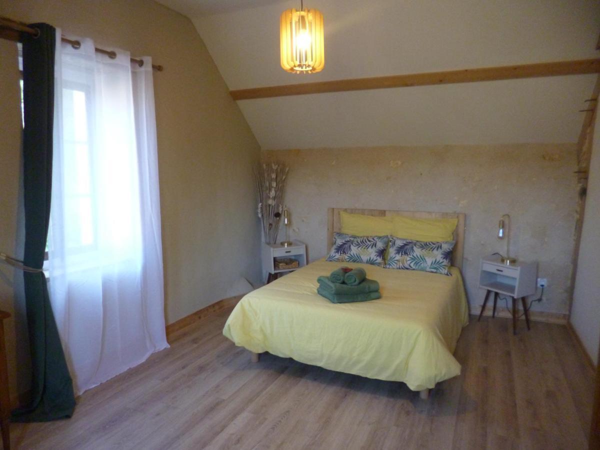 Le Moulin De Cors Bed and Breakfast Oulches Exteriör bild