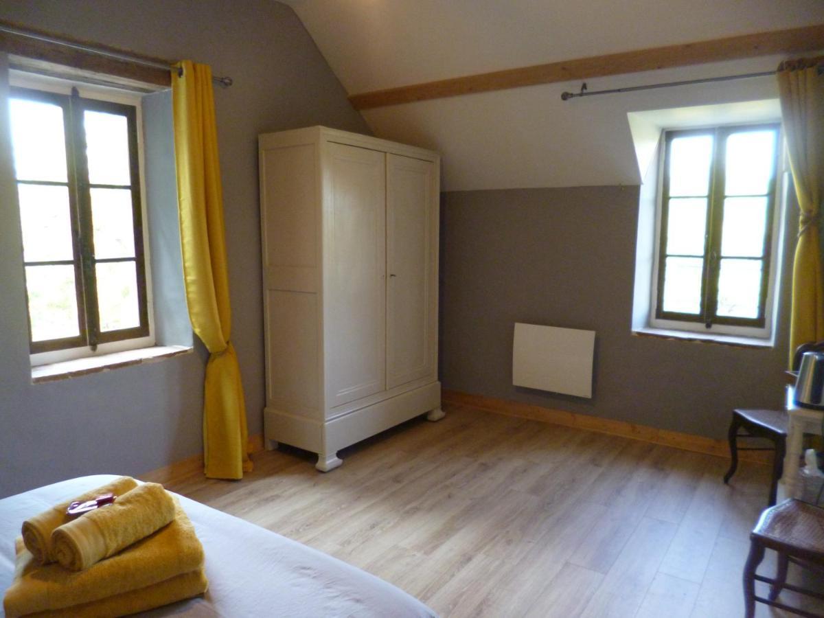 Le Moulin De Cors Bed and Breakfast Oulches Exteriör bild