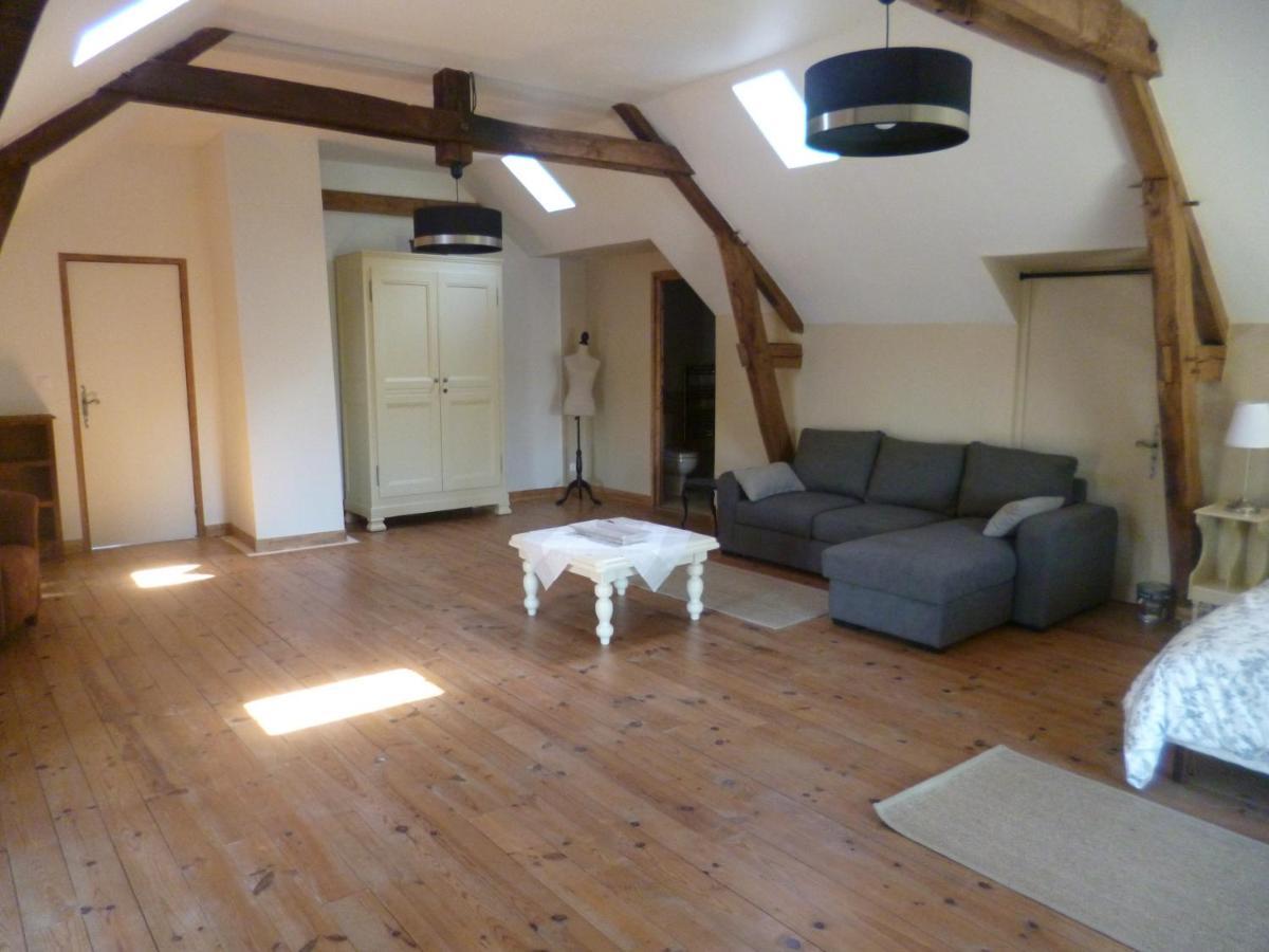 Le Moulin De Cors Bed and Breakfast Oulches Exteriör bild